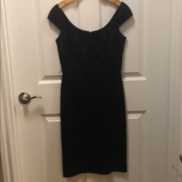 Black dress w/belt - Picture 3 of 4